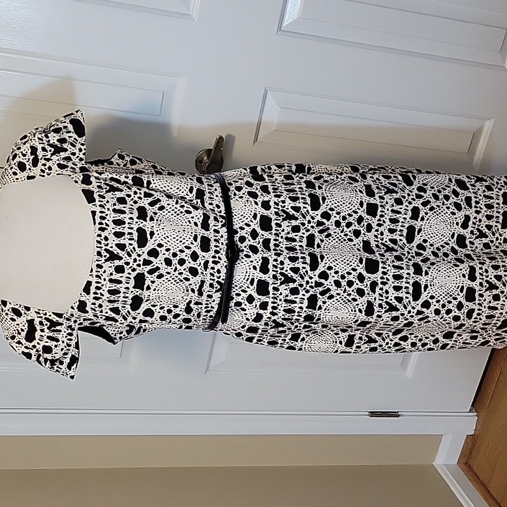 David Meister black and ivory print cap sleeve sheath dress size 12